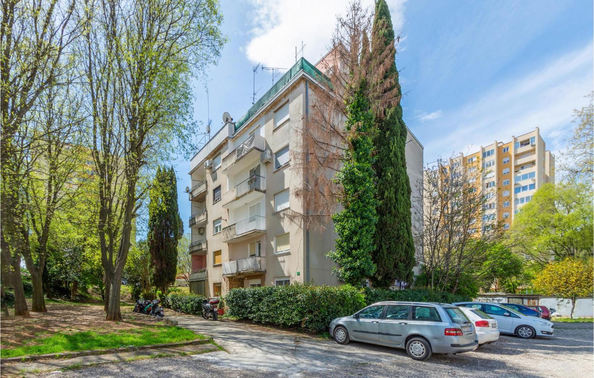 Stunning In With Wifi Apartment Pula