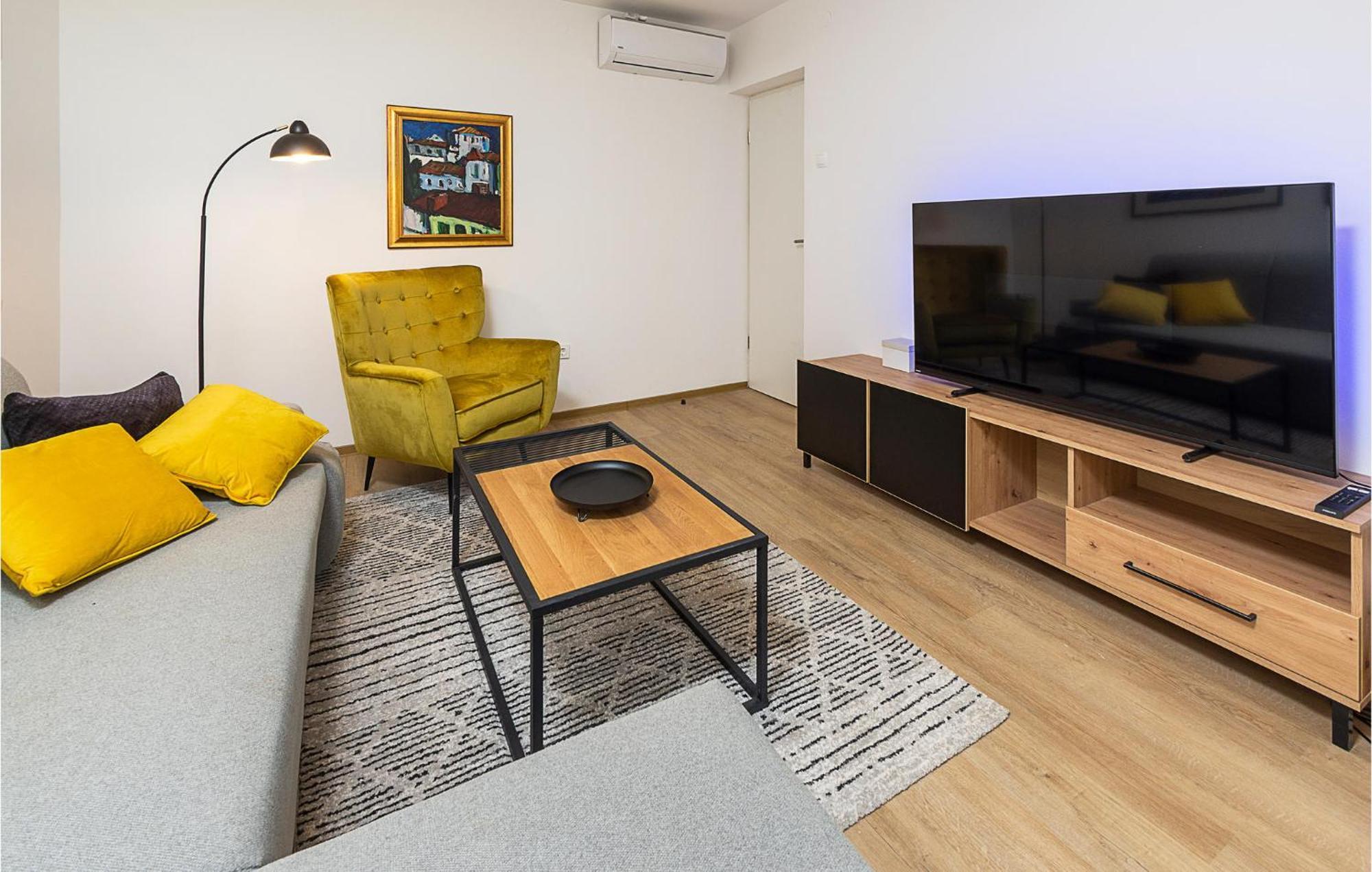 Stunning In With Wifi Apartment